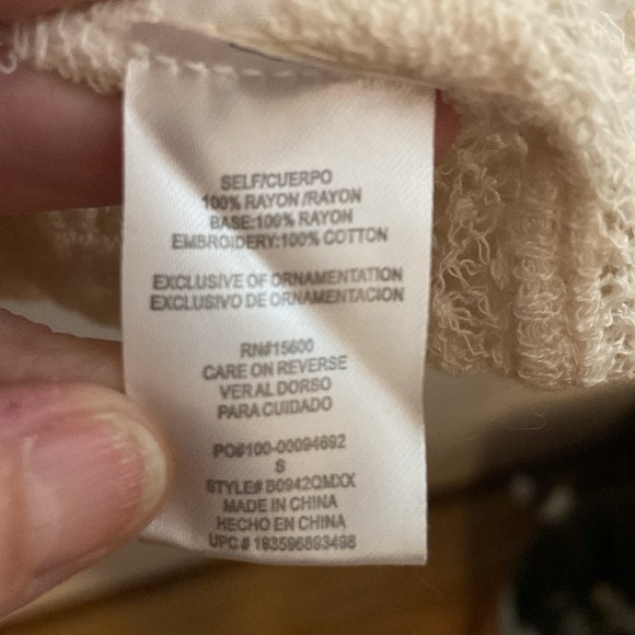 NWT Democracy rayon blouse in size S, gorgeous and detailed - Picture 10 of 10